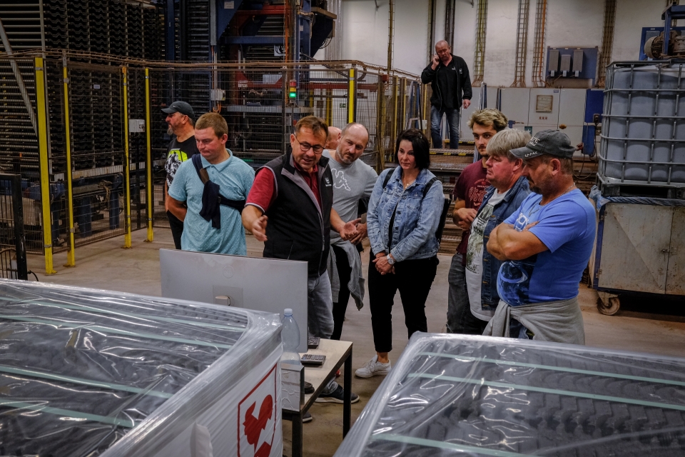 Na exkurzi do továrny a na parník